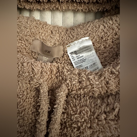 H&M Tan Fuzzy Lounge Set - Picture 2 of 3